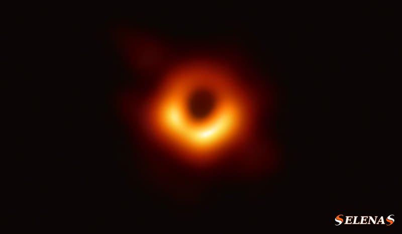 Первое в истории изображение горизонта событий и аккреционного диска черной дыры