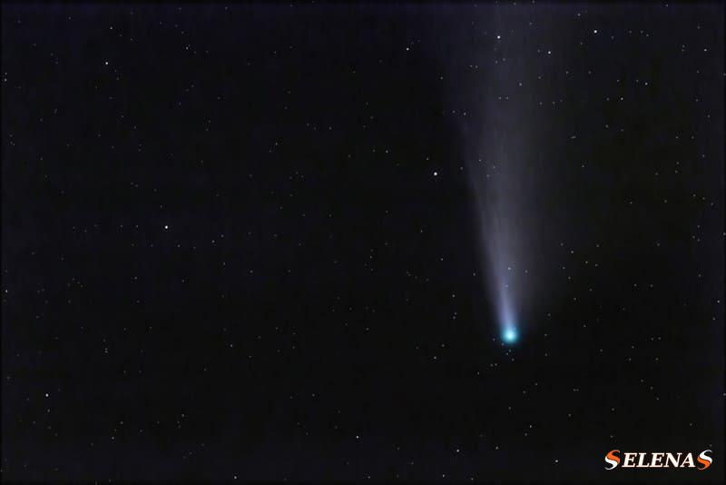Комета в ночном небе