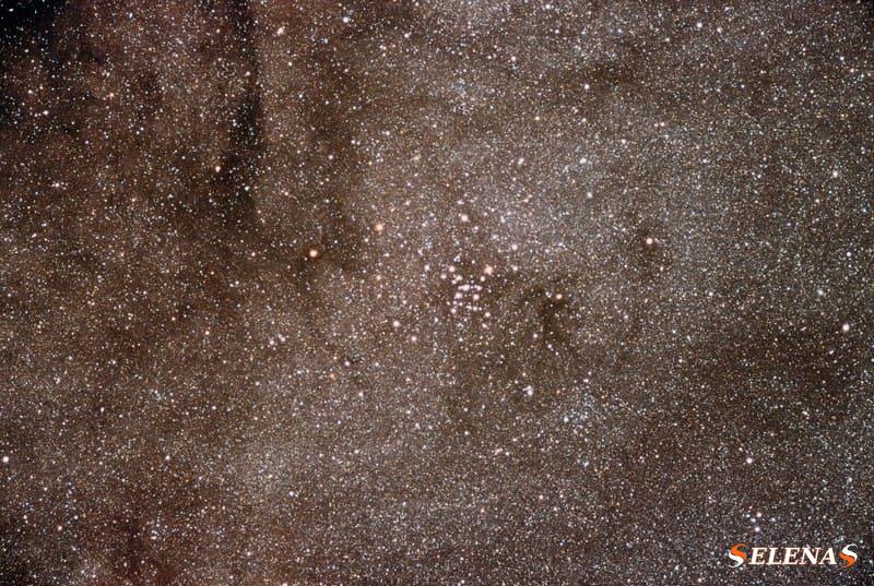  Скопление Птолемея, представляет собой яркое рассеянное скопление в созвездии Скорпиона