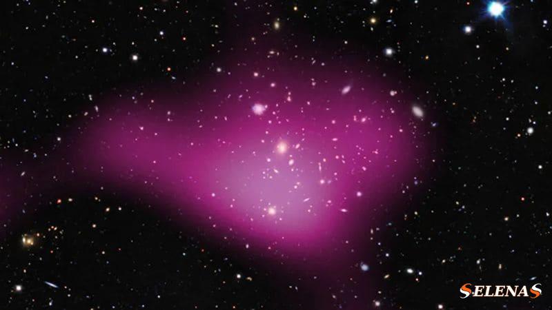 На этом изображении показано расчетное наличие темной материи, выделенной розовым цветом, обнаруженной в результате исследования Kilo-Degree Survey.