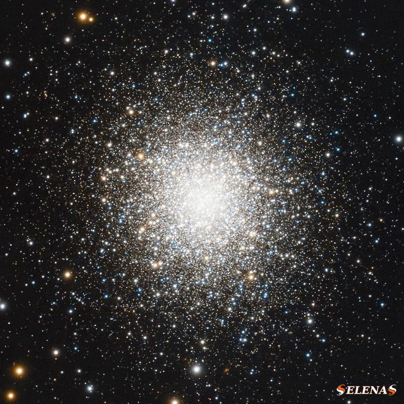 Шаровое скопление Мессье 13, снятое космическим телескопом Хаббл