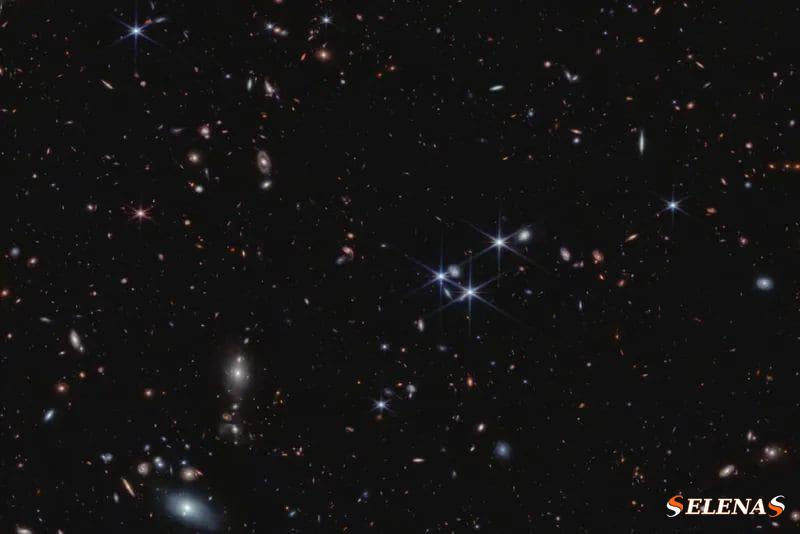 Вид далеких ранних галактик с помощью космического телескопа Джеймса Уэбба.