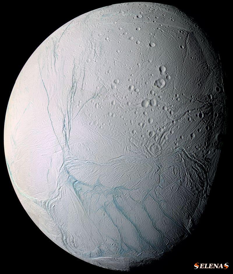 Энцелад, спутник Сатурна, является наиболее отражающим телом в Солнечной системе